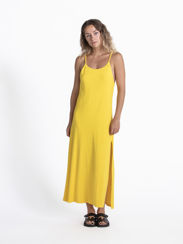 American Vintage Jurk Sotto 4. De Sotto-maxi-jurk belichaamt casual elegantie voor zomerse dagen. Met zijn vloeiende snit...