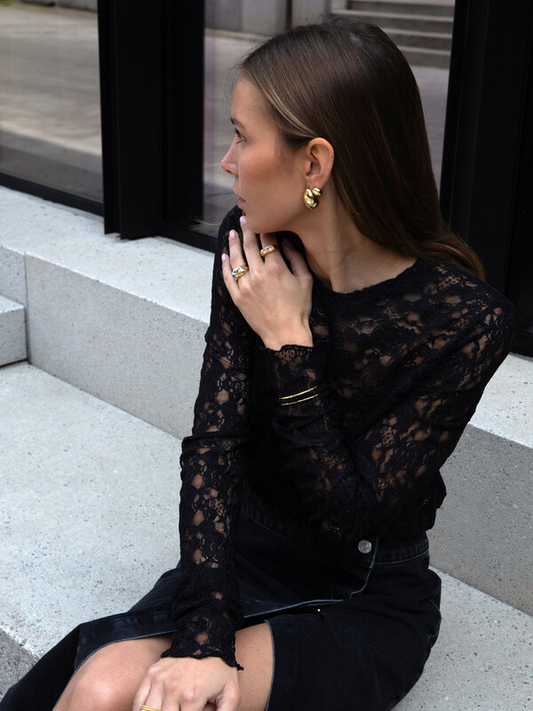 Les Soeurs Earrings Set Fara Chunky Drop 3. Whether you're planning a night out or want to spice up your everyday look, t...