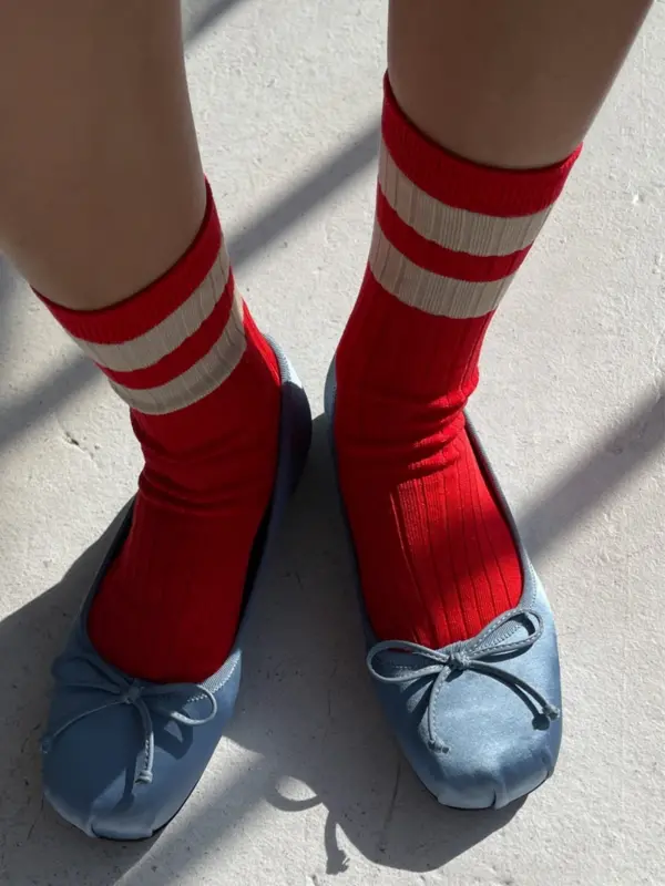 Le Bon Shoppe Sokken Her Varsity 4. Wil je wat leven in je sokkenlade brengen? Dit felrode paar met sportief streepdetail...