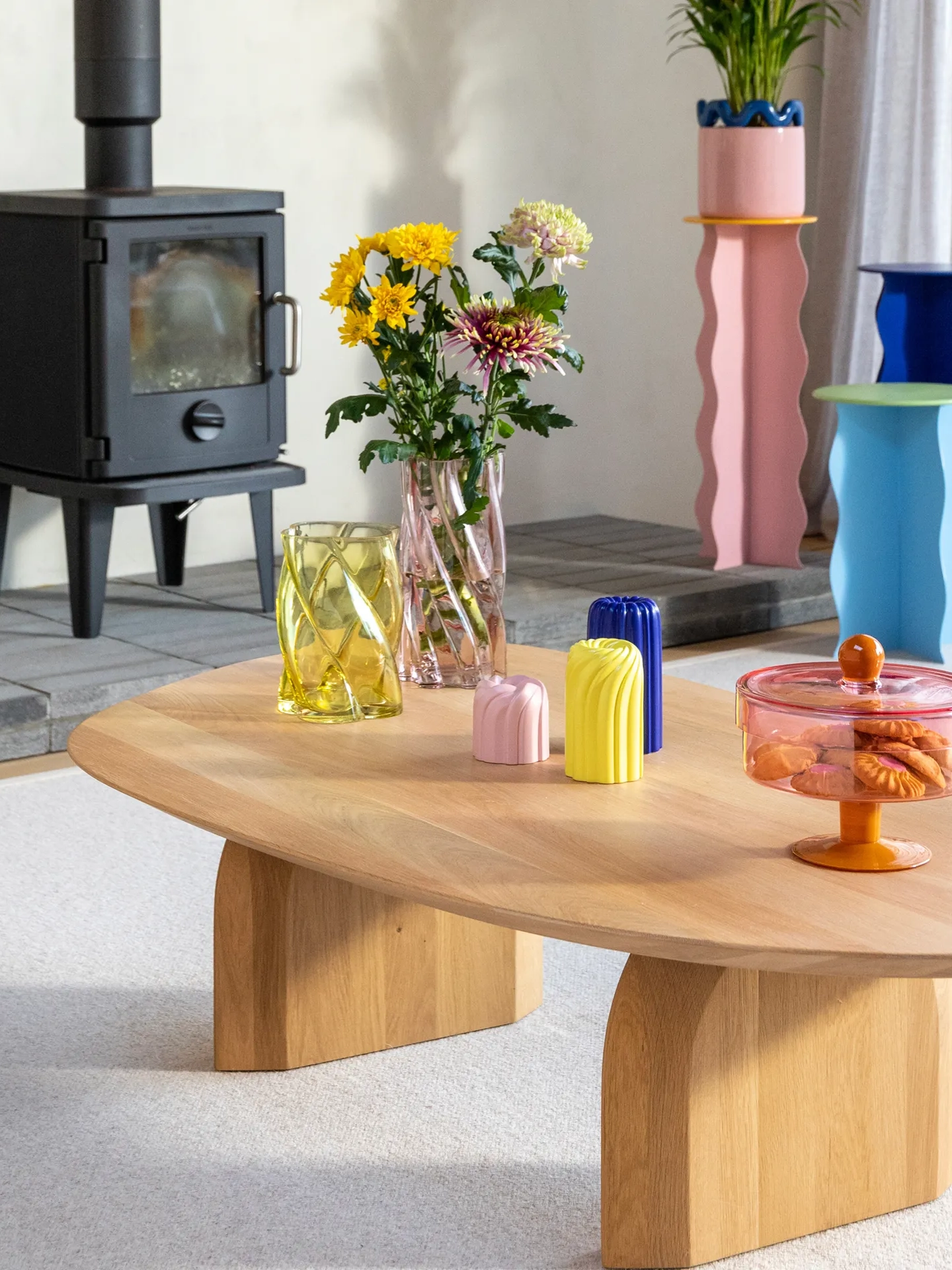 &klevering Twisted Vase Marshmallow 2. Clever design in yellow glass. The rotating shape creates beautiful light effects ...