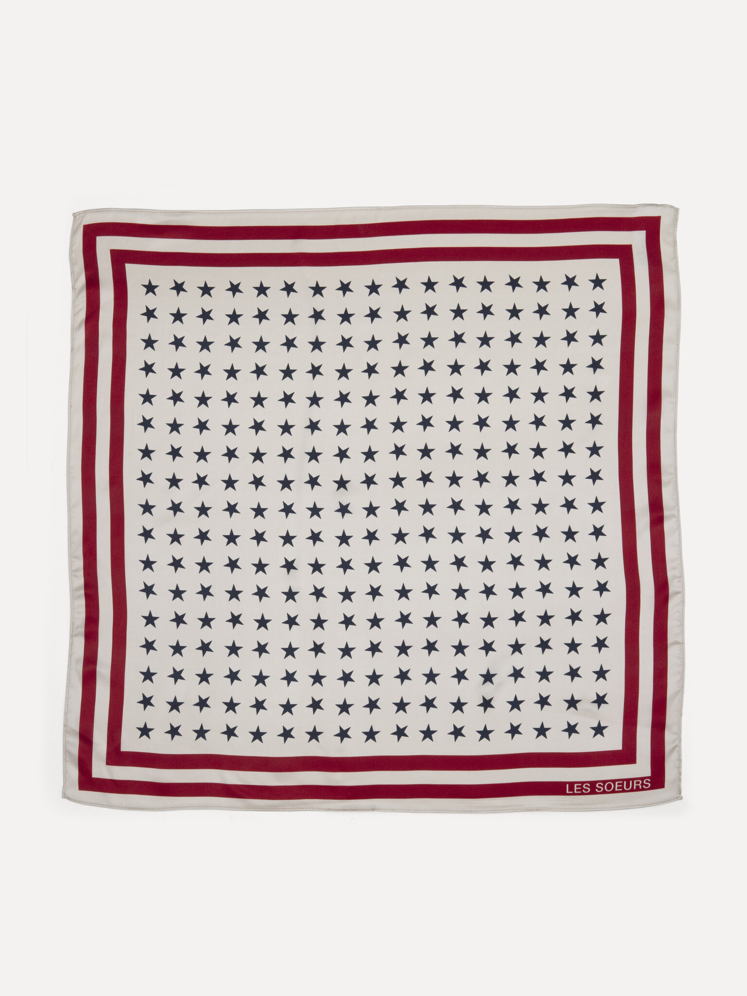 Les Soeurs Sjaal Les Soeurs 1. Bold and beautiful: deze zijden sjaal met stars & stripes-motief brengt een vleugje Amerik...