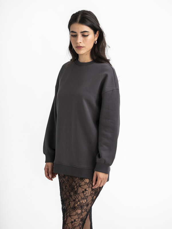 Selected Sweat Gia Yrsa 3. À la veille de l'automne, ce pull vous comblera. L'anthracite s'accorde avec toutes les tenues...