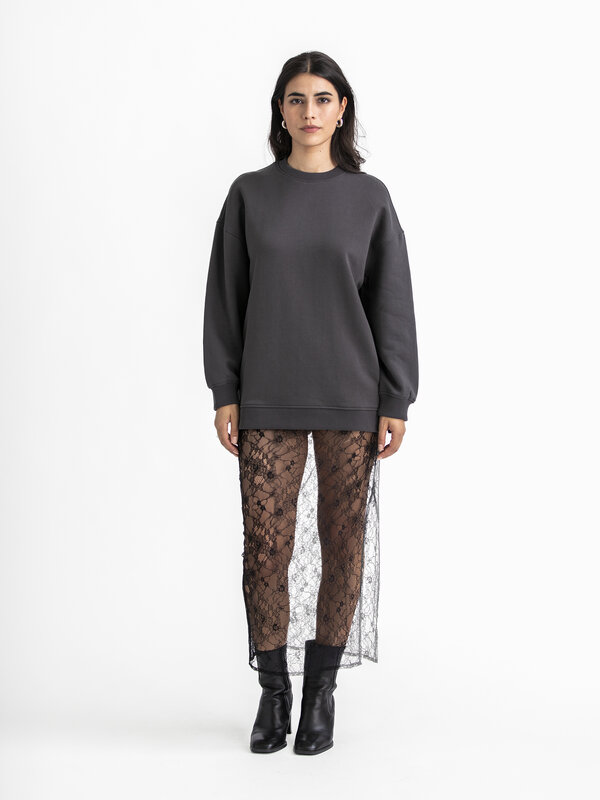 Selected Sweat Gia Yrsa 1. À la veille de l'automne, ce pull vous comblera. L'anthracite s'accorde avec toutes les tenues...