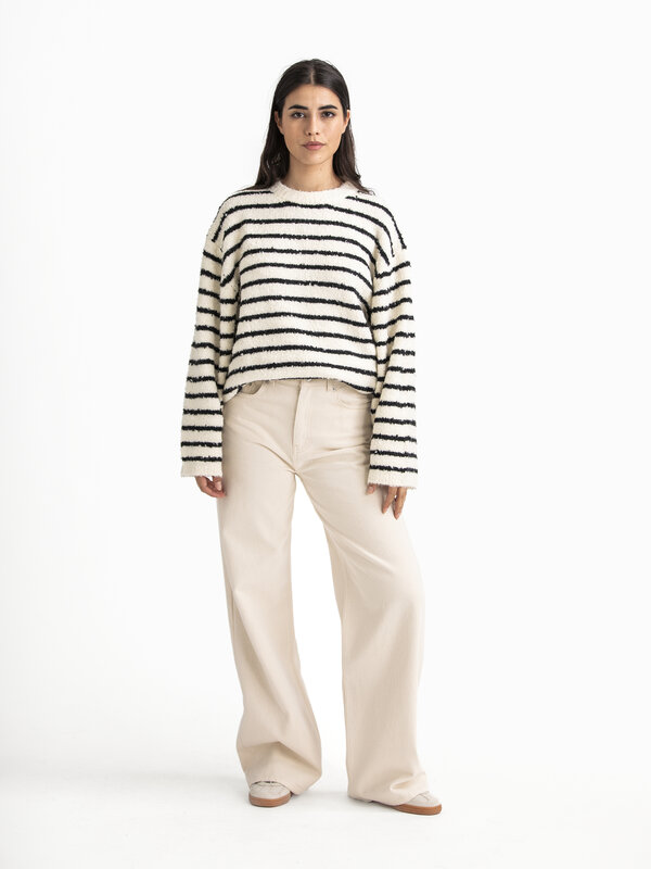 Les Soeurs Wijde jeans Jules 4. Maak kennis met je nieuwe favoriete jeans, Jules! De lichte kleur, relaxte pasvorm en bre...