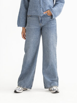 Jean Jules. Un jean large qui supporte l'automne sans effort? Trouvé! Grâce à son délavage léger et à sa coupe ample, il ...