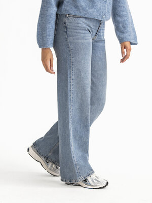 Jean Jules. Un jean large qui supporte l'automne sans effort? Trouvé! Grâce à son délavage léger et à sa coupe ample, il ...