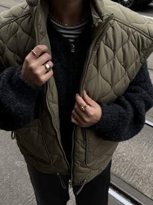 Vetements et accessoires par 3 soeurs belges Les Soeurs
