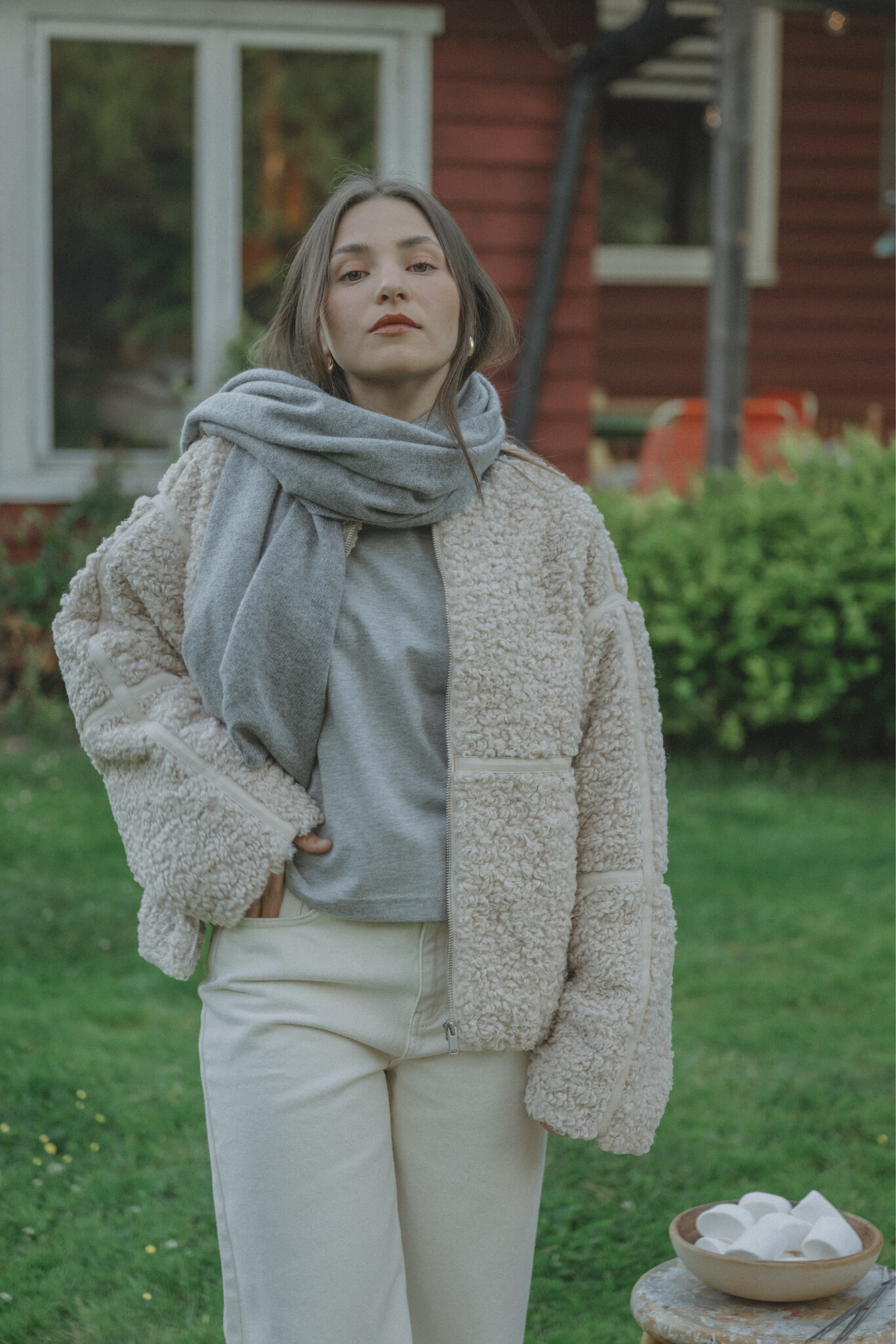 Les Soeurs Cashmere Scarf Nori 2. Walking outside through the cold or still cocooning inside? Never mind: this scarf will...