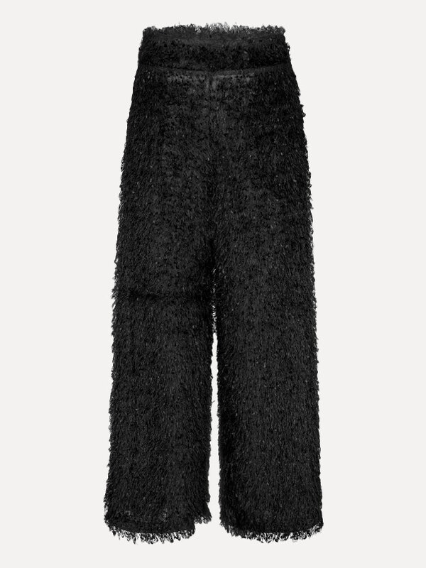 MBYM Broek Emmetta Flufina 2. Hebben, hebben, hebben! Deze broek gaat over meer dan vorm. De bijzondere vezelstructuur br...