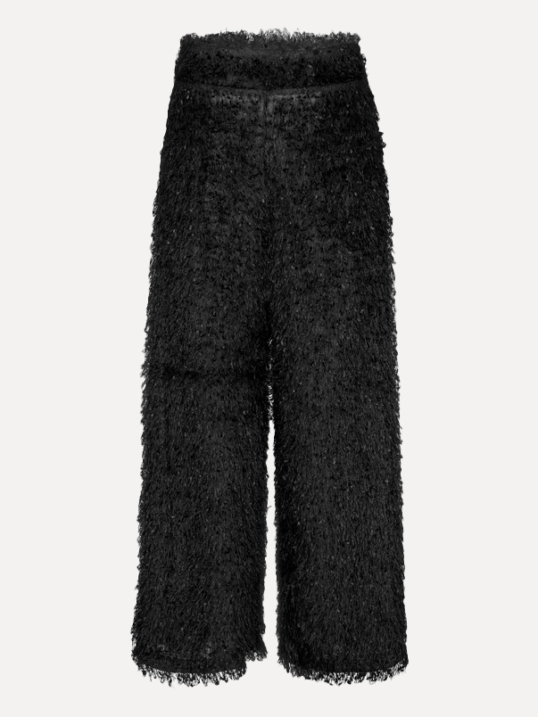 MBYM Broek Emmetta Flufina 2. Hebben, hebben, hebben! Deze broek gaat over meer dan vorm. De bijzondere vezelstructuur br...