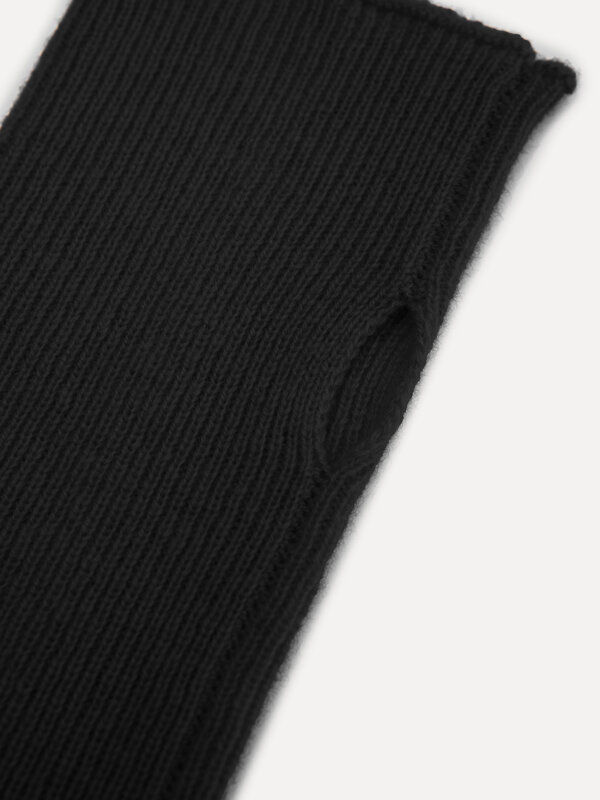Les Soeurs Cashmere Handschoenen Rae 4. Altijd onderweg, maar geen zin om te bevriezen? These gloves are made for warming...