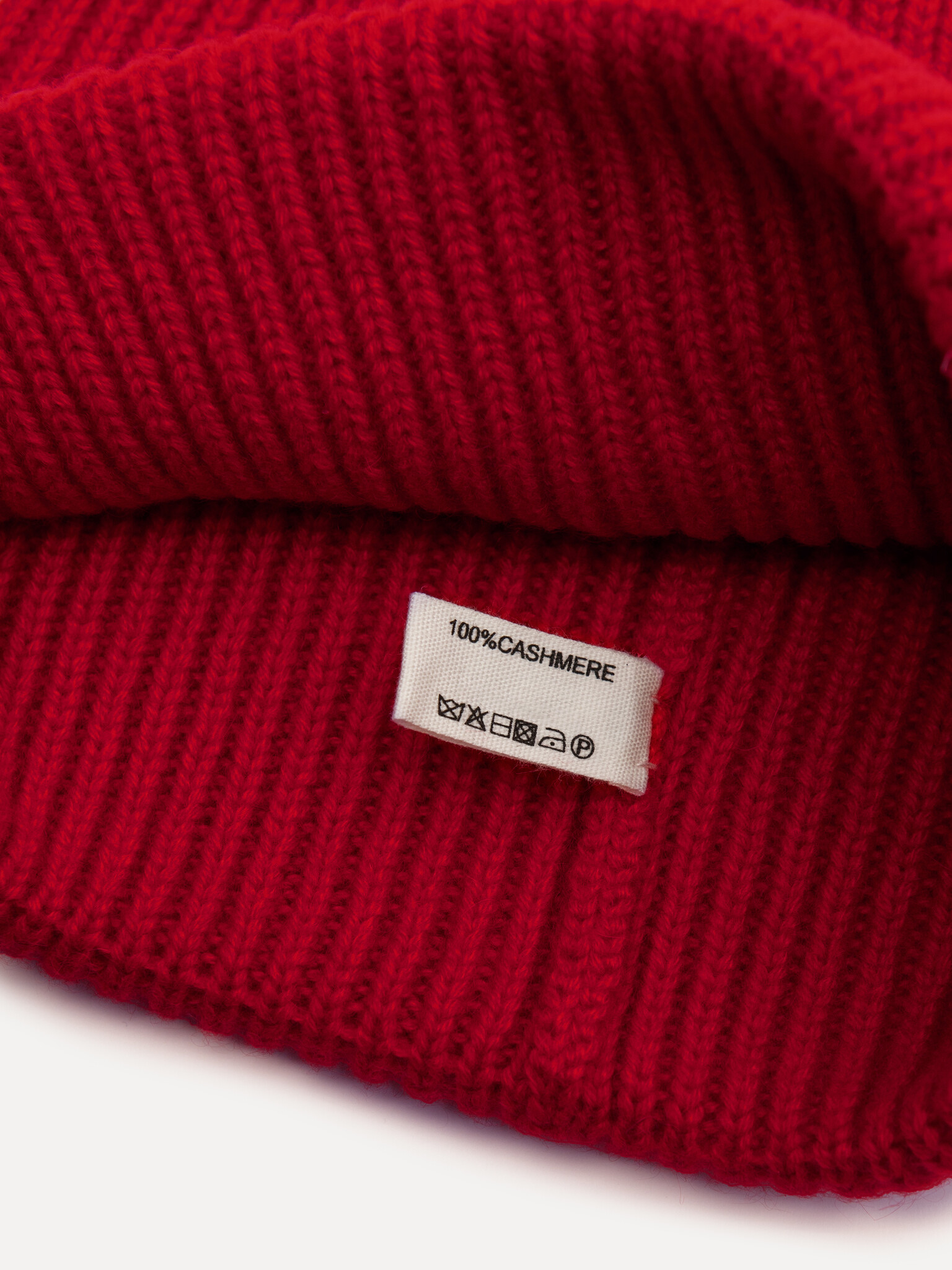 Les Soeurs Cashmere Beanie Pixie 2. Essential spotted: this beanie is the missing accessory in your closet. Whether you'r...