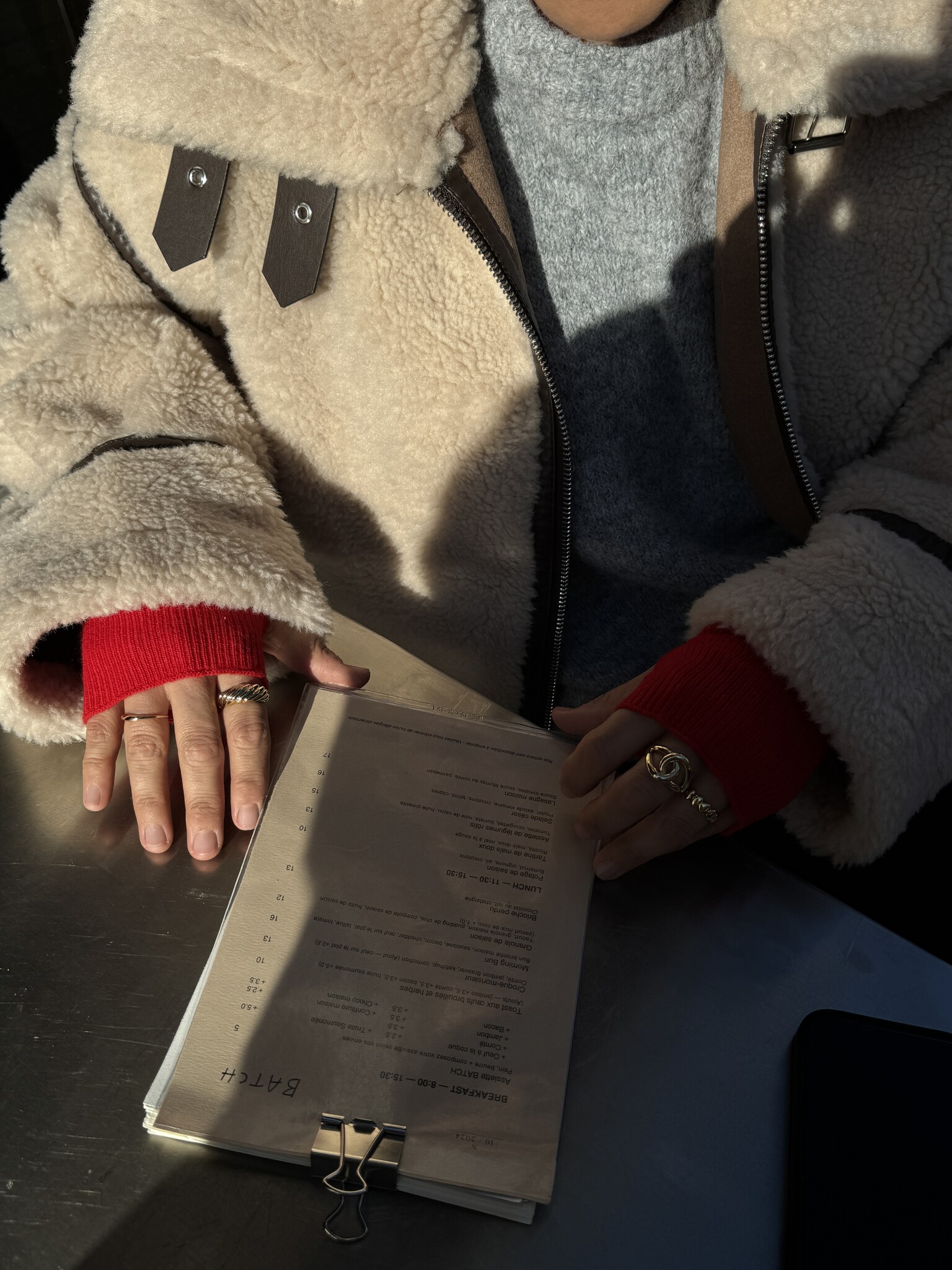 Les Soeurs Gants en cachemire Rae 2. Temps froid, couleurs vives: enfilez ces gants rouge vif pour une course rapide, une...