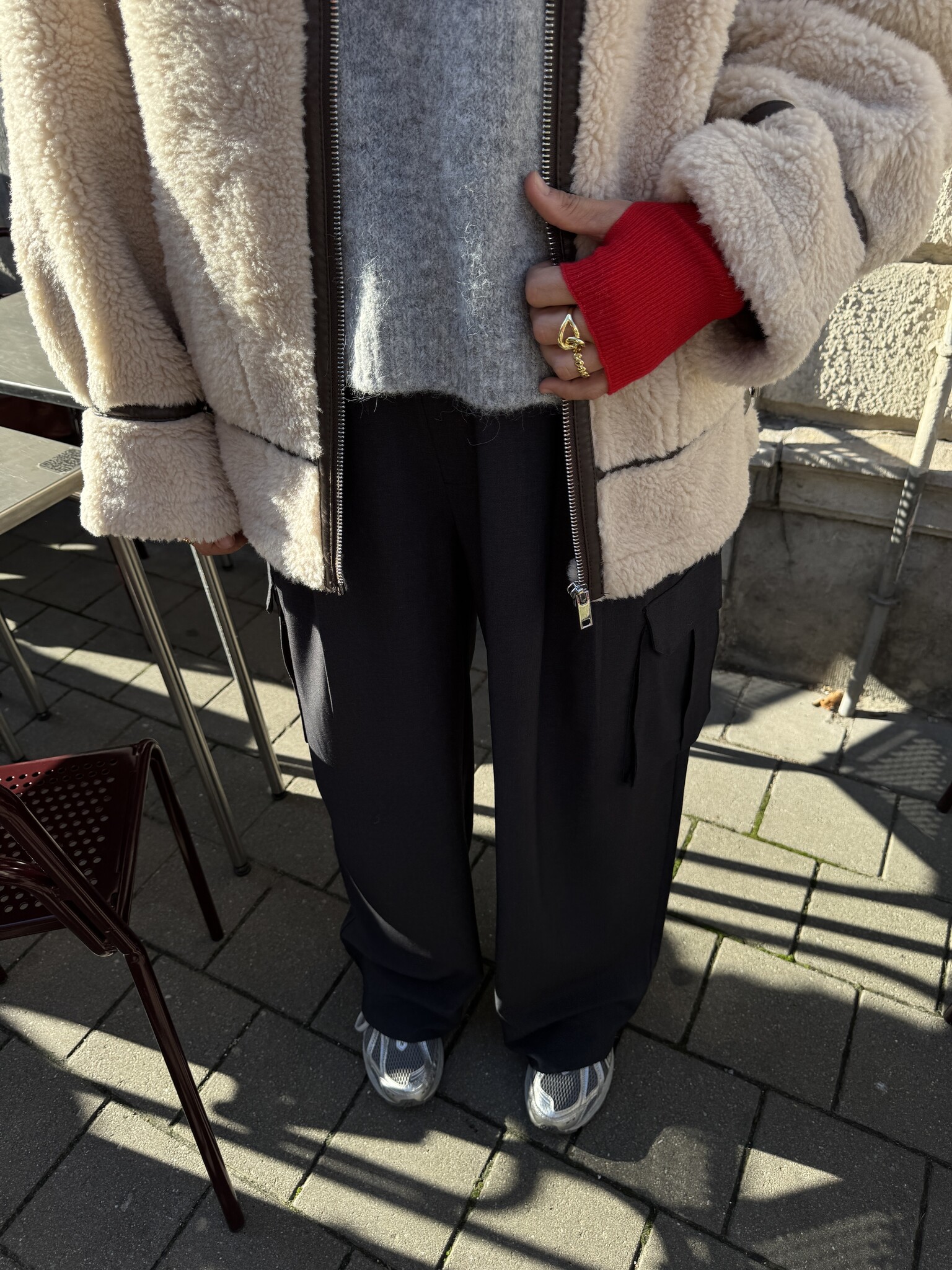Les Soeurs Gants en cachemire Rae 3. Temps froid, couleurs vives: enfilez ces gants rouge vif pour une course rapide, une...