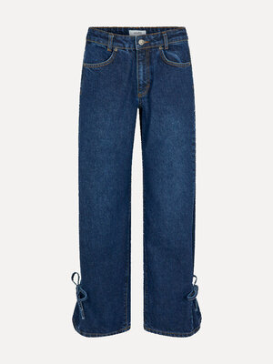 Jeans Katha. All tied up in denim! Deze mid-waist jeans met wijde pijpen en strikdetails onderaan brengt de fun terug in ...