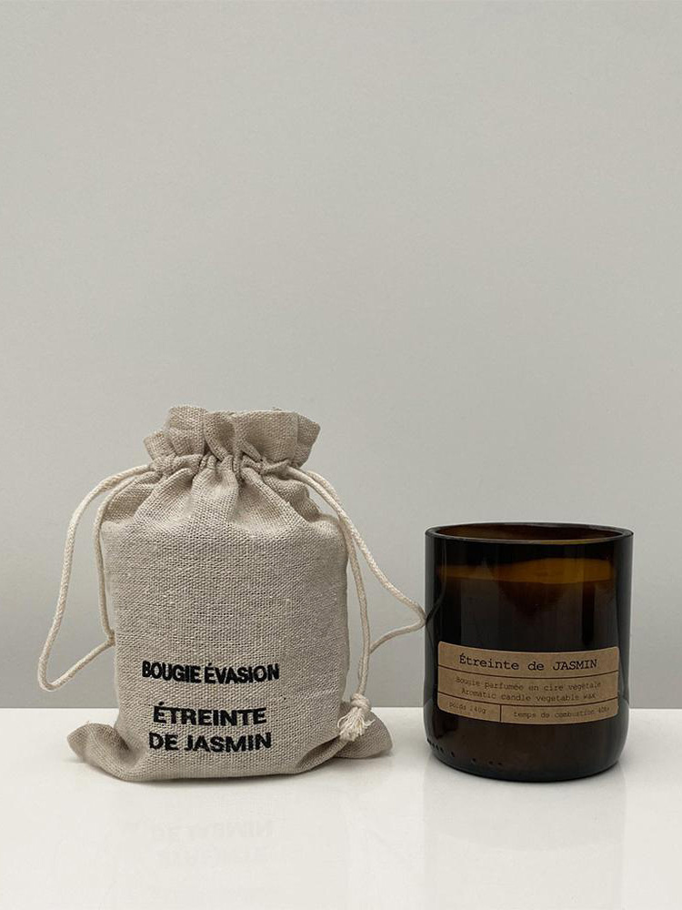Opjet Bougie Parfumée Jasmin 2. L'été en Provence, ça vous dit? Cette bougie parfumée vous emmène dans un jardin caché du...