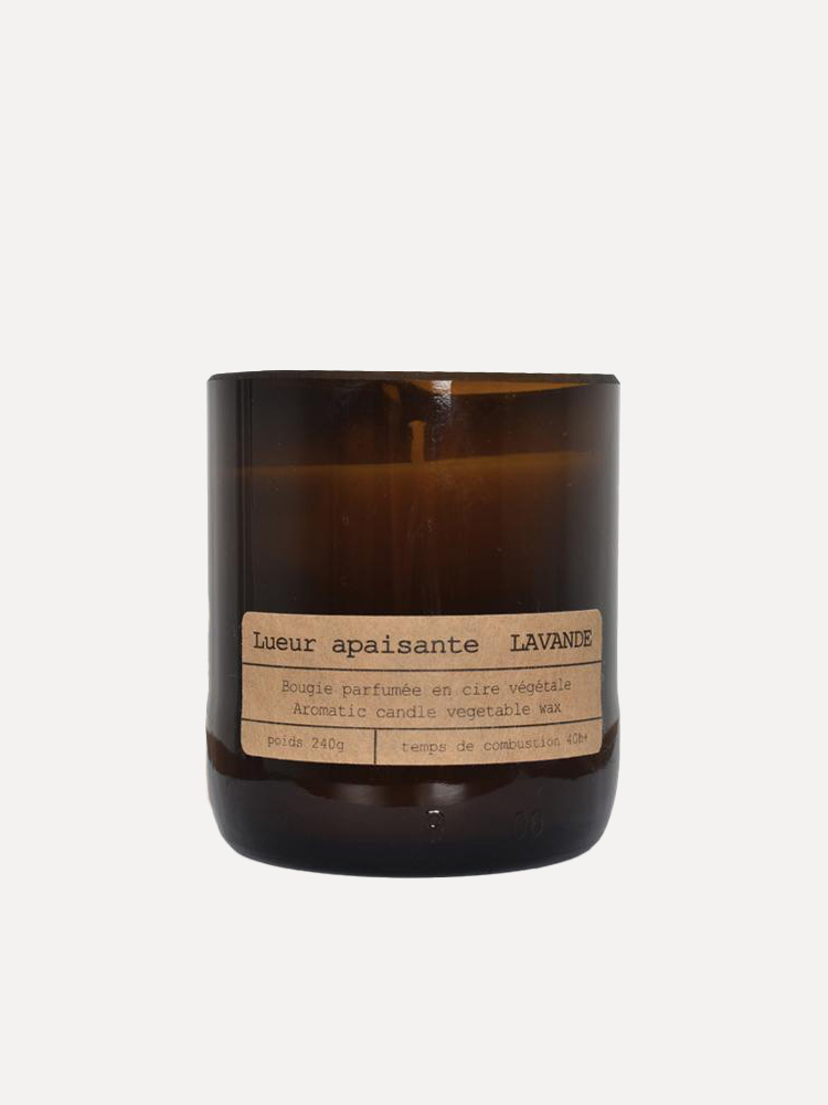 Opjet Geurkaars Lavendel 1. Lavender dreams do come true. Deze geurkaars is de oplossing als je hoofd even wat kalmte kan...