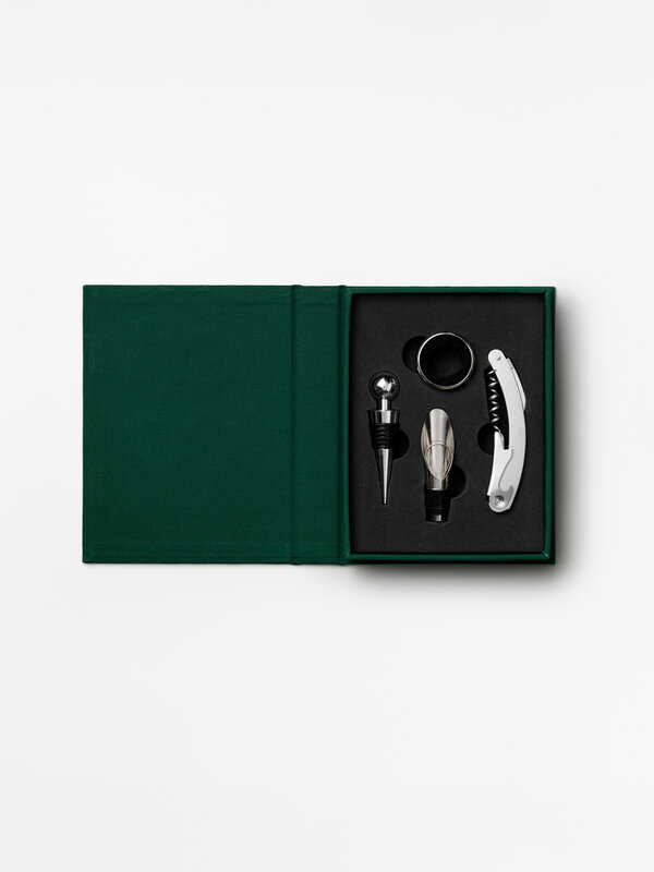 Printworks Gift box Wine Tools - The Essentials 3. Book or wine set? This object will make you wonder. Behind the cover t...