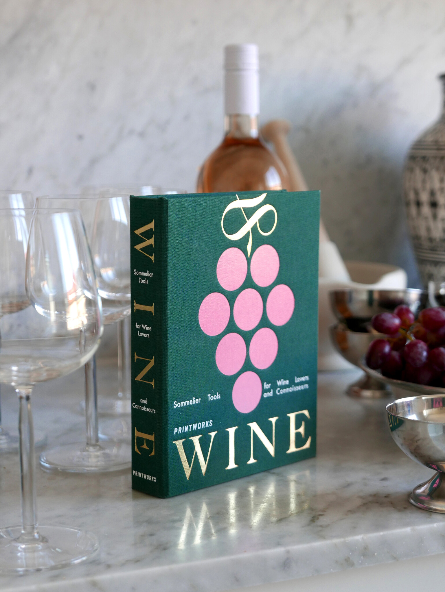 Printworks Coffret cadeau Wine Tools - The Essentials 4. Livre ou coffret à vin? Cet objet vous en fera douter. Derrière ...