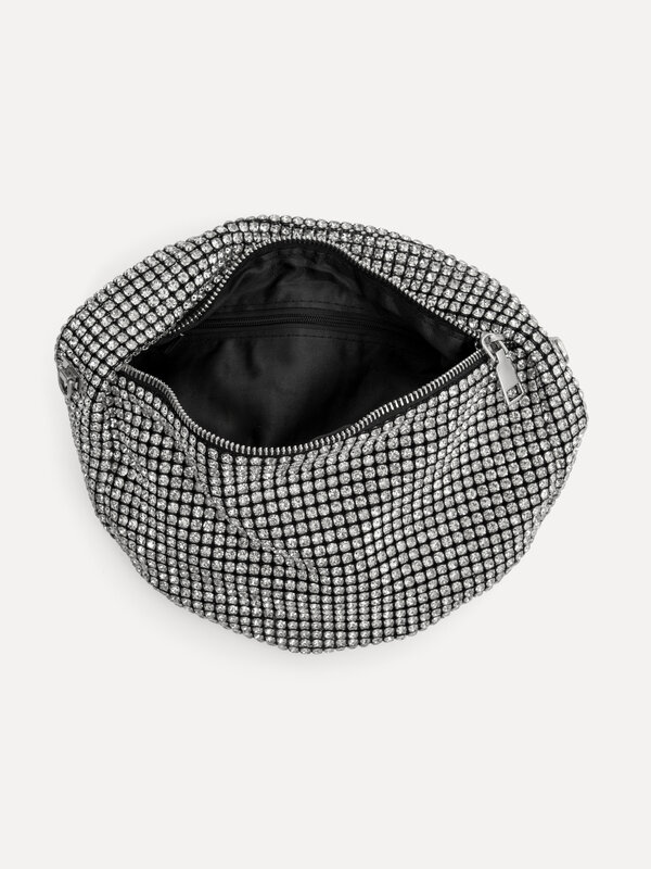 Le Marais Sac à strass Oliver 3. Besoin d'un peu de magie en décembre? Ce sac est une déclaration d'amour à tout ce qui e...