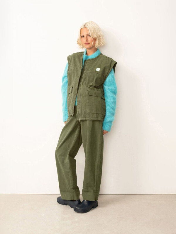 American Vintage Cropped sleeveless jacket Rygybay 2. Tough, sturdy and a touch casual: this cardigan takes inspiration f...