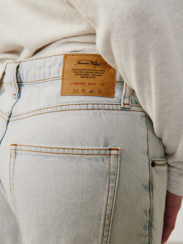 American Vintage Low-rise jeans Joybird 5. Soft in color, low on the hip and totally in line with that casual nineties-co...