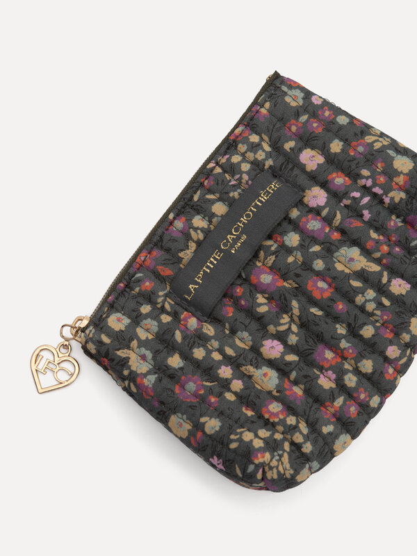 Le Marais Floral pouch Iza 2. A toiletry bag for romantic souls! The floral print in warm shades of purple effortlessly b...