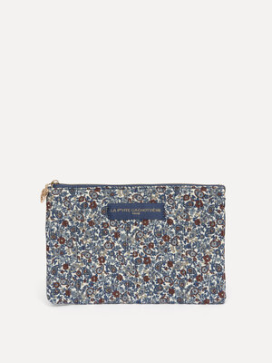 Toiletry bag Iza. This pouch with Delft allure brings the charm of old porcelain to your bag and is perfect for your dail...