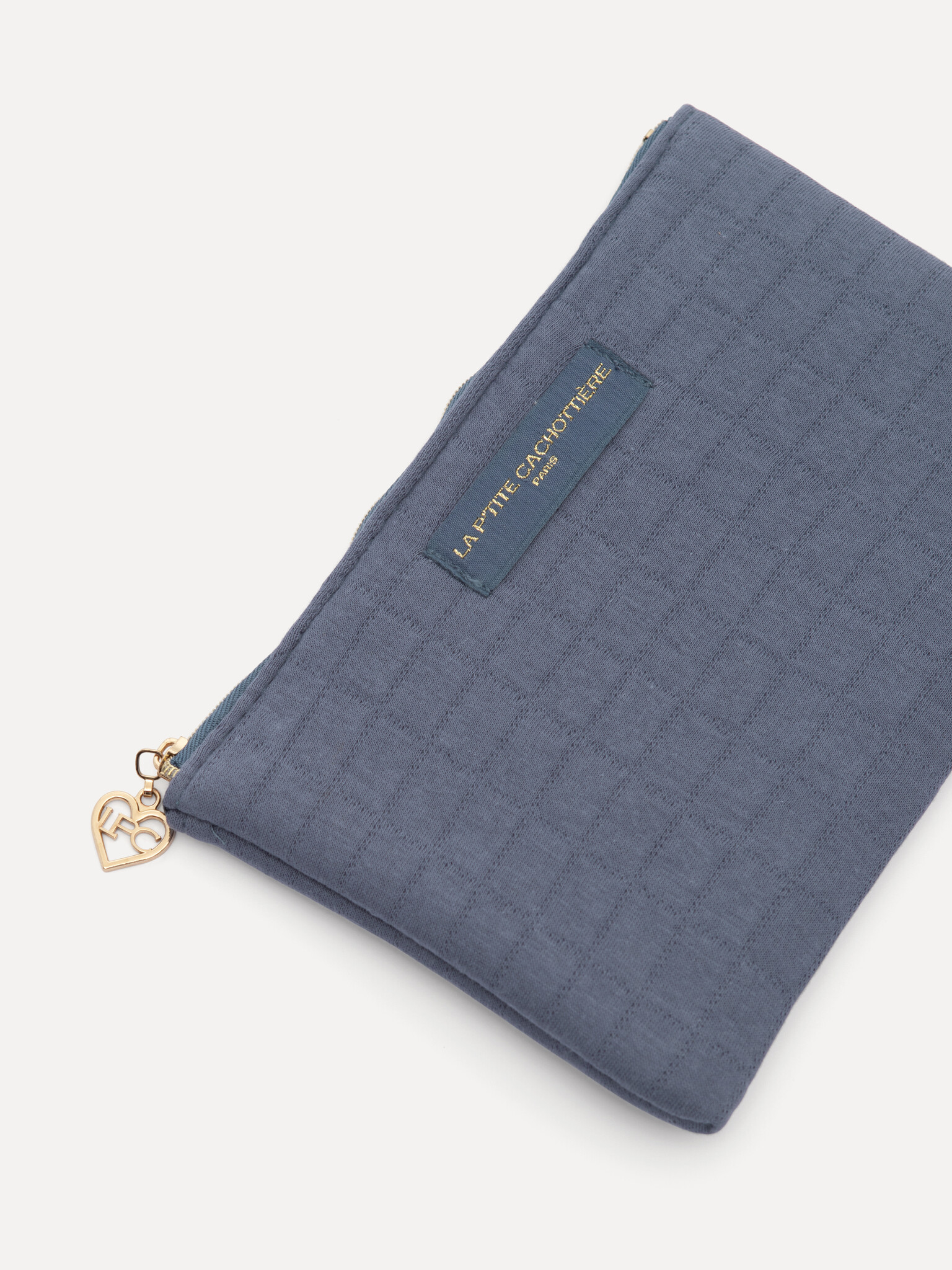 Le Marais Trousse de toilette Iza 2. Toujours organisée, jamais en désordre: cette trousse de toilette en bleu denim offr...