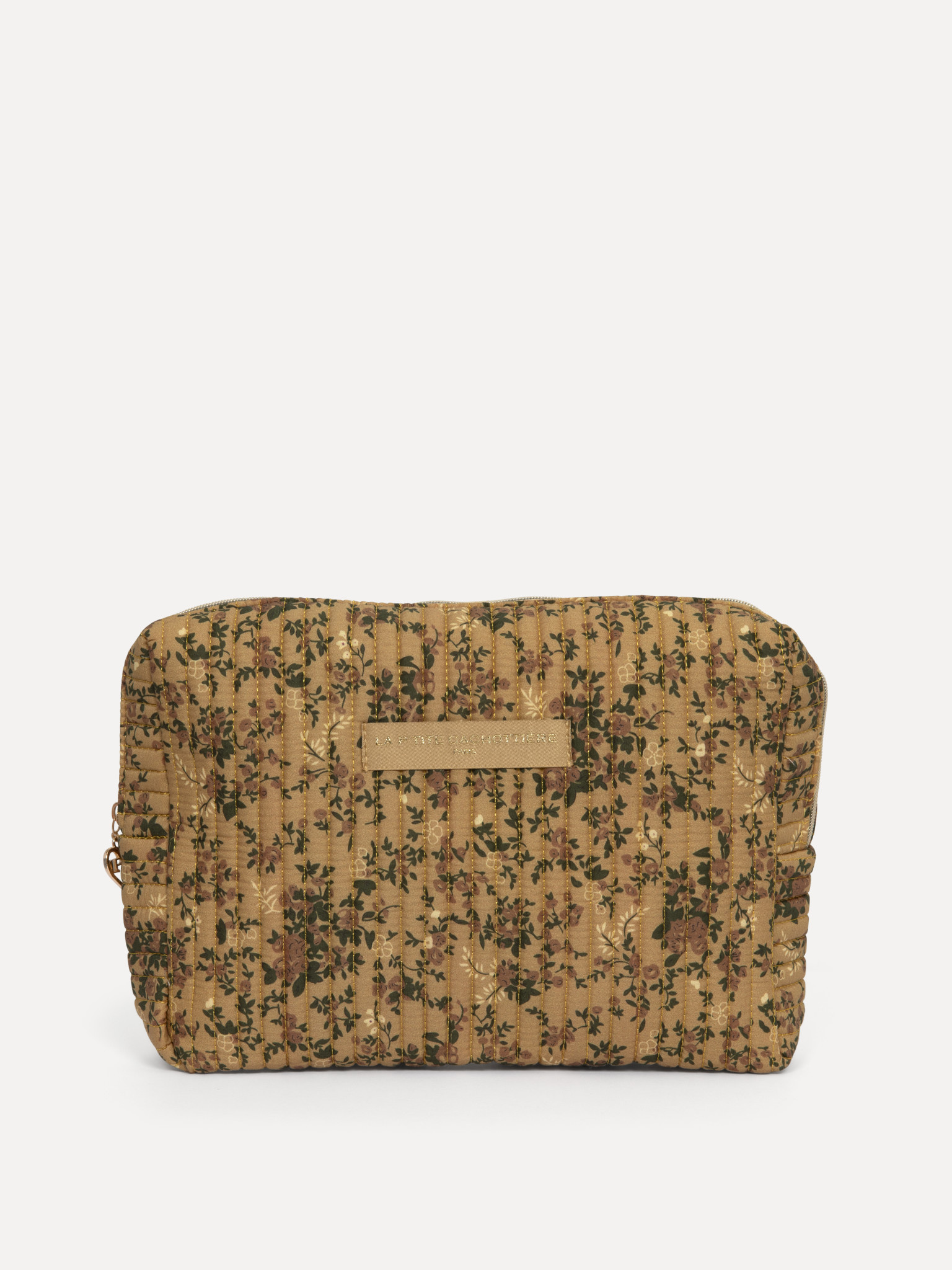 Le Marais Gebloemde toilettas Iza 1. Een toilettas voor de maximalist: deze okergele XL-pouch met botanische print biedt ...