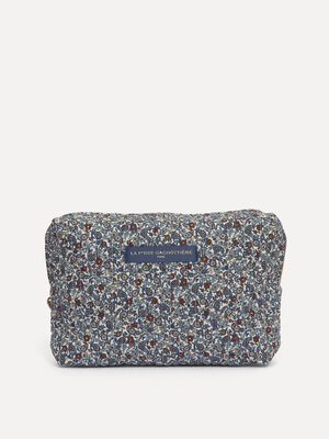 Toiletry bag Iza. Looking for a toiletry bag that can handle everything? This XL version, beautifully wrapped in a classi...