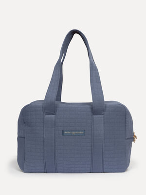 Shopper Indie. Deze denimblauwe shopper maakt drukke dagen mooier én houdt je stijlvol onderweg. Het quilted design past ...