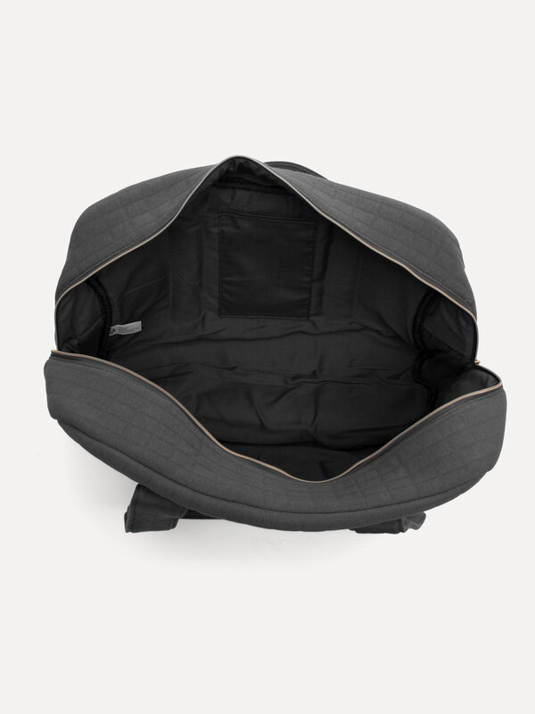 Le Marais Tote bag Indie 3. A bag for work, weekends and everything in between? This grey shopper combines a luxurious qu...