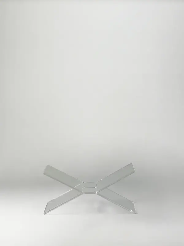 Boekensteun X Clear 1. Laat je mooiste boeken spreken met deze strakke, transparante boekensteun. Het minimalistische ont...