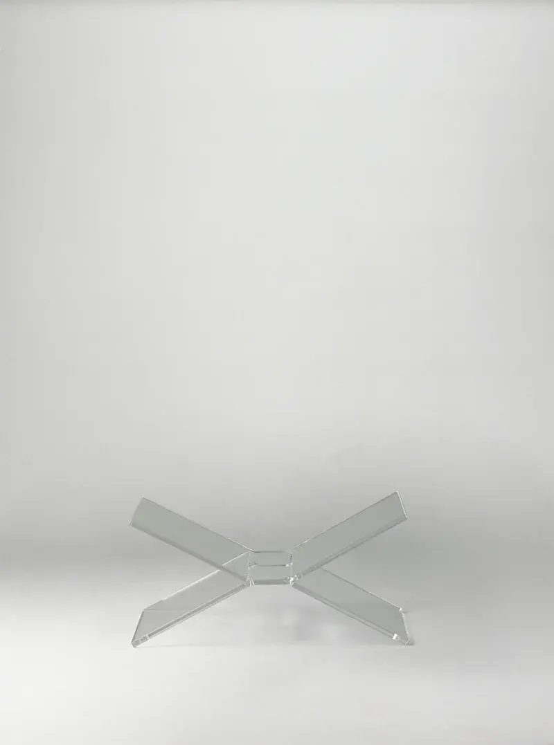 Boekensteun X Clear 1. Laat je mooiste boeken spreken met deze strakke, transparante boekensteun. Het minimalistische ont...