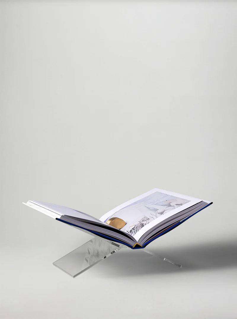Boekensteun X Clear 2. Laat je mooiste boeken spreken met deze strakke, transparante boekensteun. Het minimalistische ont...
