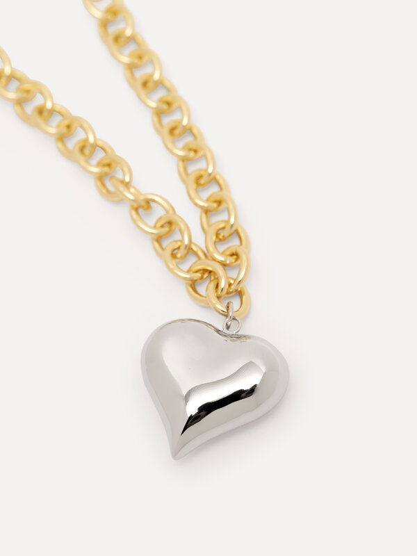 Les Soeurs Collier Rana Heart 3. Deux couleurs parfaitement équilibrées: le design doré de ce collier est un complément p...
