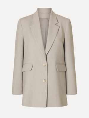 Blazer Rita. Invest wisely in your wardrobe with this timeless beige blazer. The luxurious quality and sustainable, recyc...