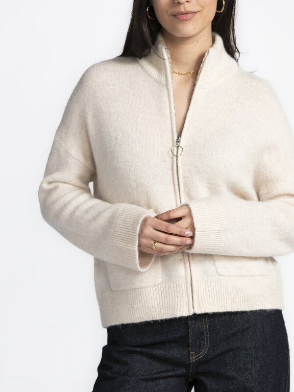 Selected Vest  with zipper Sia Ras 3. With its striking wool blend texture, this cardigan is an instant eye-catcher. The ...