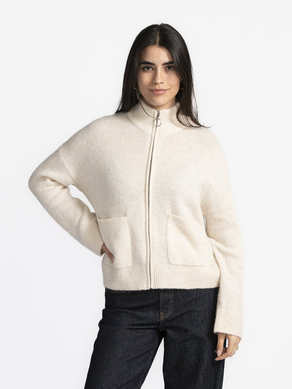 Selected Vest  with zipper Sia Ras 1. With its striking wool blend texture, this cardigan is an instant eye-catcher. The ...