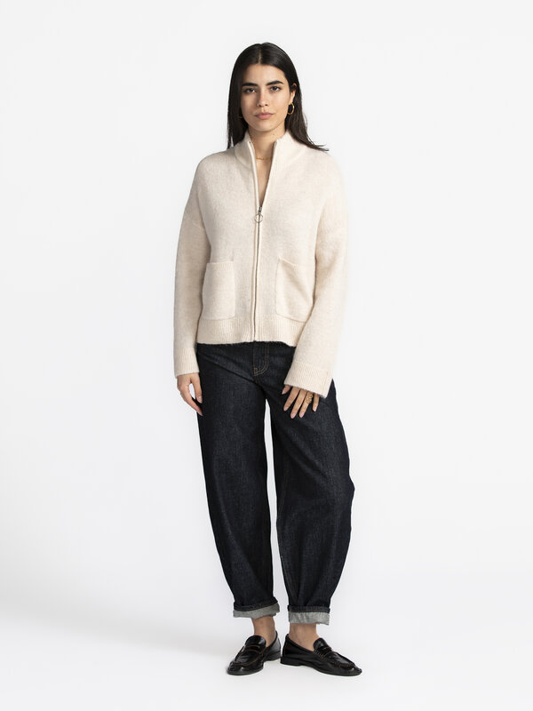 Selected Vest  with zipper Sia Ras 4. With its striking wool blend texture, this cardigan is an instant eye-catcher. The ...