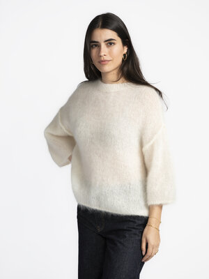 Tricot Stella. Throw on and go! Ce pull blanc complétera à coup sûr votre tenue, quelle que soit la manière dont vous l'a...