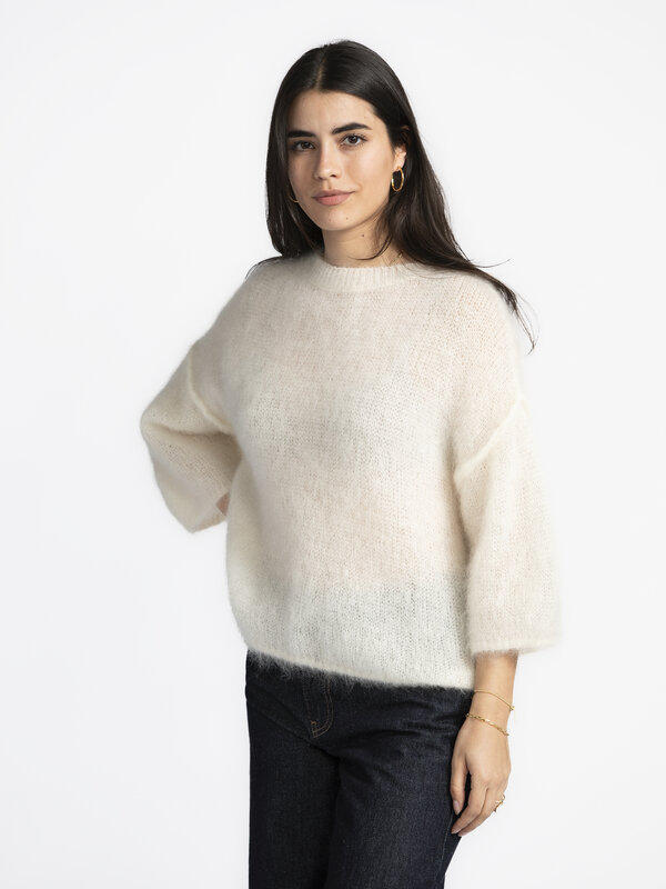Le Marais Tricot Oversize Stella 1. Throw on and go! Ce pull blanc complétera à coup sûr votre tenue, quelle que soit la ...