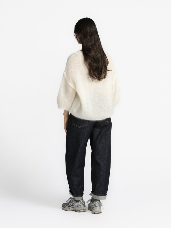 Le Marais Tricot Oversize Stella 5. Throw on and go! Ce pull blanc complétera à coup sûr votre tenue, quelle que soit la ...