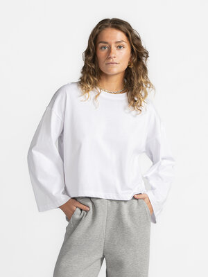 T-Shirt Aline. Einde zoektocht: Aline is dé basic die je nodig hebt! Dit longsleeve T-Shirt heeft een trendy boxy fit en ...