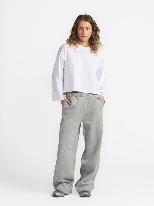 Les Soeurs Lange mouwen T-Shirt Aline 3. Einde zoektocht: Aline is dé basic die je nodig hebt! Dit longsleeve T-Shirt hee...