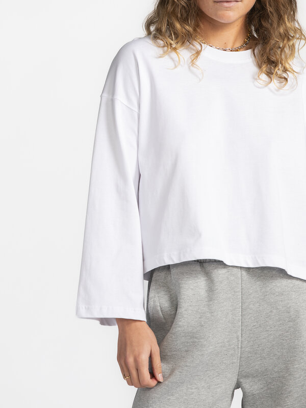 Les Soeurs Longsleeve T-Shirt Aline 4. End of search: Aline is the basic you need! This longsleeve T-Shirt has a trendy b...