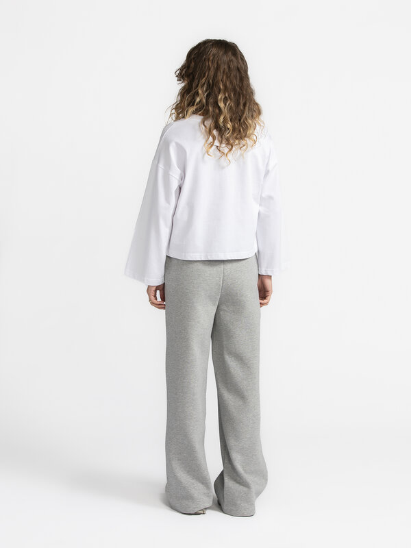 Les Soeurs Lange mouwen T-Shirt Aline 5. Einde zoektocht: Aline is dé basic die je nodig hebt! Dit longsleeve T-Shirt hee...