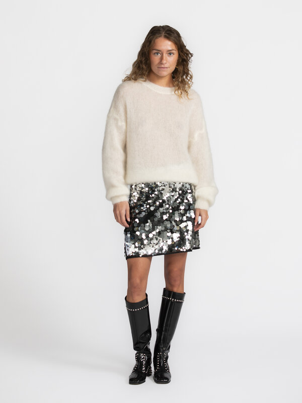 Selected Minirok met pailletten Tana 4. Glamoureus zonder de ongemakken? Deze minirok laat zien dat het kan. Hij combinee...