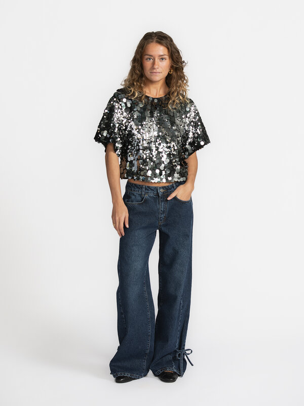 Selected Top met pailletten Tana 3. Speels en chic in één: de nonchalante snit van deze top contrasteert mooi met de pail...